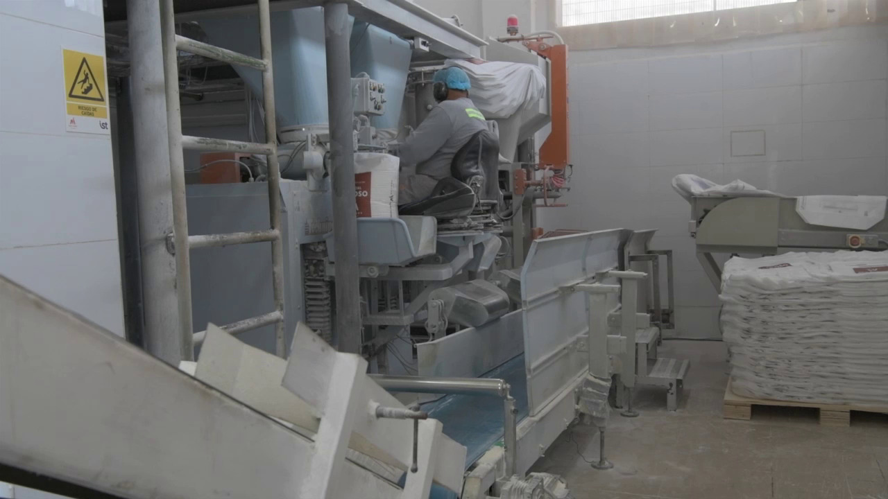 Video: Productos pasando por estación de inspección